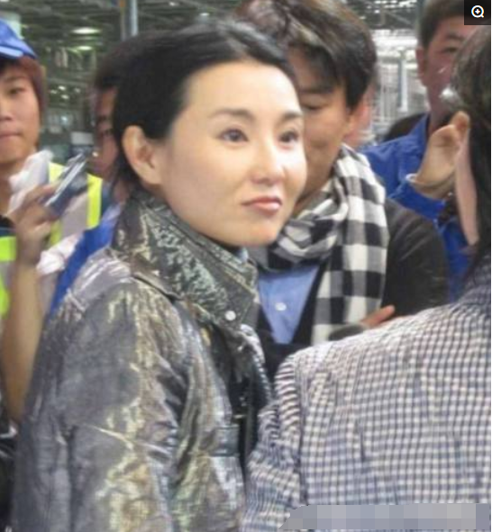 張曼玉發福，顏值卻重回巔峰，網友：真的美炸了