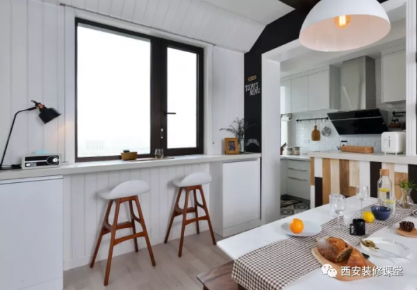 餐廳靠窗戶,當然不能浪費 餐廳靠窗戶,當然不能浪費