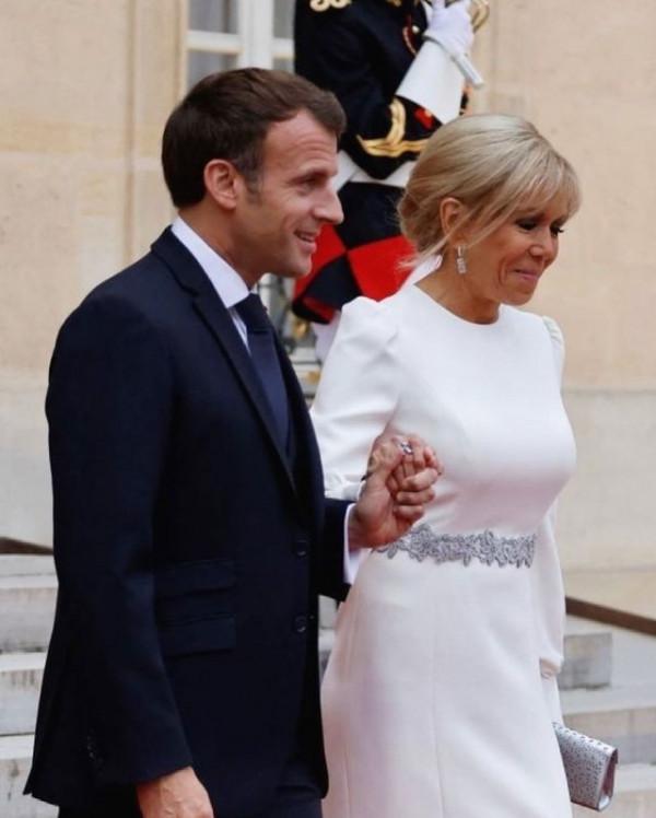 馬克龍有多放不下布麗吉特?每90分鐘通一次電話,在外寸步不離 馬克龍有多放不下布麗吉特?每90分鐘通一次電話,在外寸步不離