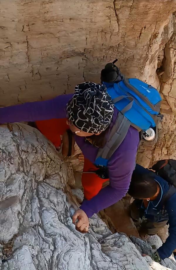 需要的越少快樂越多 在攀崖中尋找快樂的生活 需要的越少快樂越多 在攀崖中尋找快樂的生活