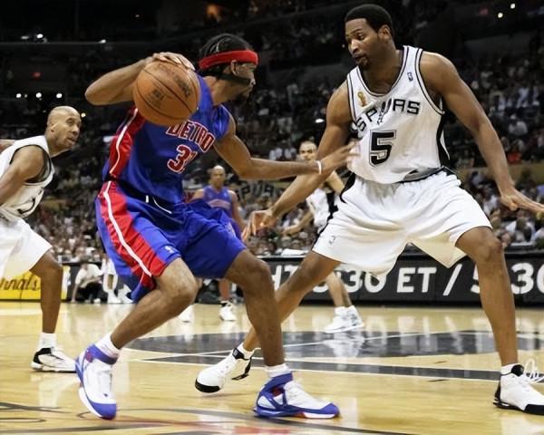 生涯場均7+5,個人榮譽0,天賦平平的霍里為何有大把球隊搶著要? 生涯場均7+5,個人榮譽0,天賦平平的霍里為何有大把球隊搶著要?