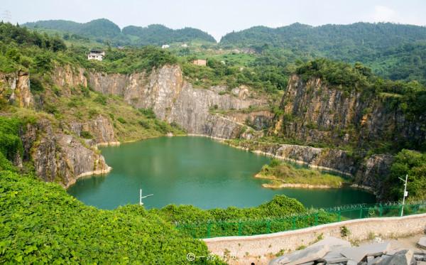 重慶巴南“發現”廢棄礦坑,翡翠色美得讓人心醉,遊客極少 重慶巴南“發現”廢棄礦坑,翡翠色美得讓人心醉,遊客極少