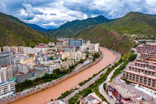 西藏第三大城市,有“西部小重慶”之稱,是四川雲南進藏的第一站 西藏第三大城市,有“西部小重慶”之稱,是四川雲南進藏的第一站