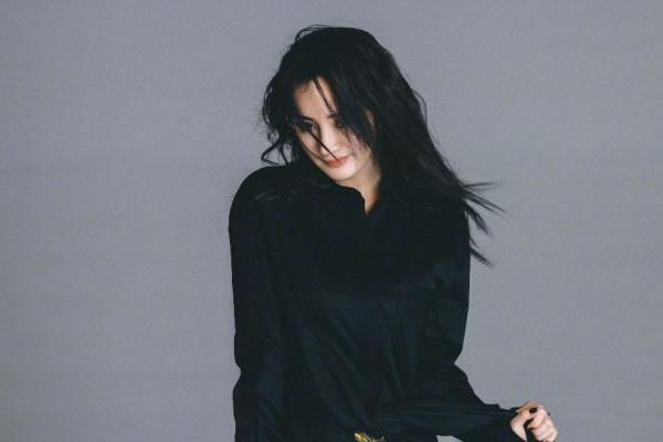 楊冪虎年煙燻妝大片