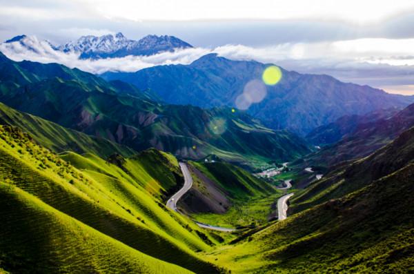 為什麼看不懂天山山脈，你就看不懂新疆？