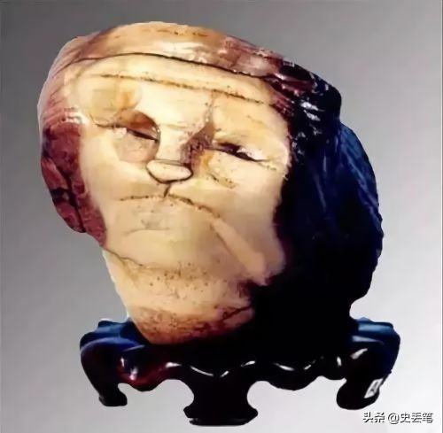 1997年他在內蒙用150元買下一塊石頭,4年後價格漲到9600萬 1997年他在內蒙用150元買下一塊石頭,4年後價格漲到9600萬