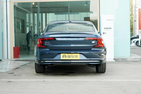 詳解沃爾沃S90，用料足設計好，配8安全氣囊，駕駛質感不錯