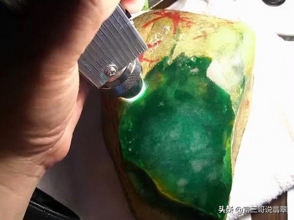 翡翠原石怎麼切最合理?一刀不慎相差百萬 翡翠原石怎麼切最合理?一刀不慎相差百萬