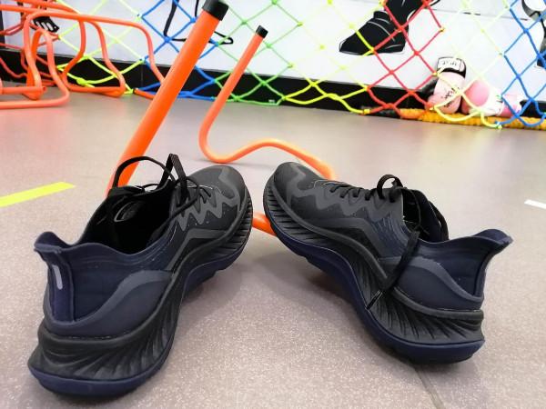 跑跳隨心，運動隨行，最懂我的運動好鞋--日常元素超臨界碳板鞋