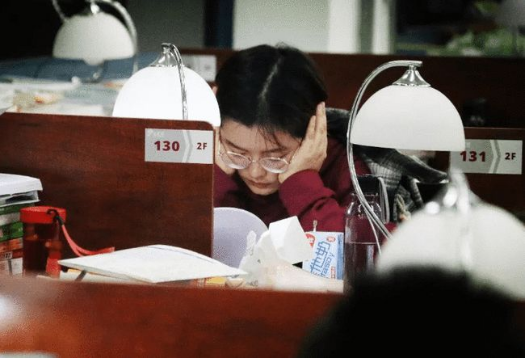 南大一博士生被學校開除學籍,父母不滿大鬧學校,最終被事實打臉 南大一博士生被學校開除學籍,父母不滿大鬧學校,最終被事實打臉