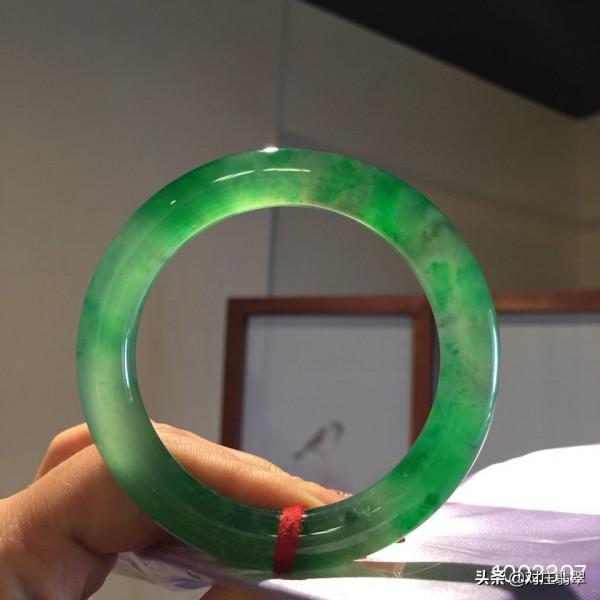 翡翠首飾如何區分性別?佩戴無性別款式的快樂你根本不懂 翡翠首飾如何區分性別?佩戴無性別款式的快樂你根本不懂