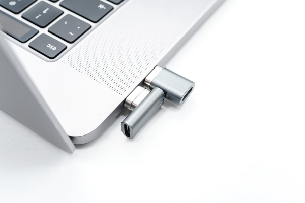 支援雷電4傳輸協議，LINKPO這個小小的磁吸轉接頭就是這麼厲害