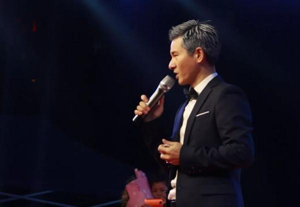 山寨版劉德華：靠模仿簽約央視，排場大過正牌，出場費嚇人