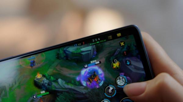 首發價1799！moto edge S30體驗，首款888 Plus+LCD屏手機靠得住嗎？