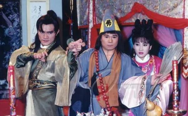 《龍游天下》丁五味，51歲在遊覽車當推銷員，他爸還曾是著名諧星