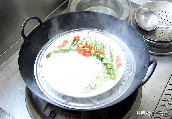 秋葵怎麼做才好吃，大廚教你做秋葵蒸粉絲，營養不流失，鮮嫩爽口