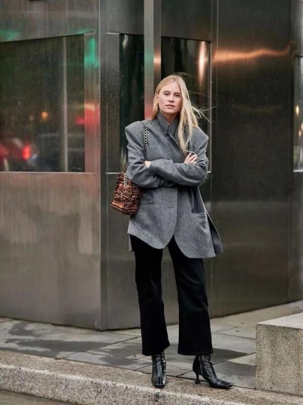 冬天穿褲子，就要配短靴