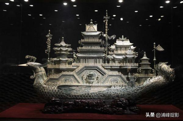 4年耗費5噸鮑魚殼雕出“龍鳳舟”“九龍壁”，萬年硨磲玉化如羊脂