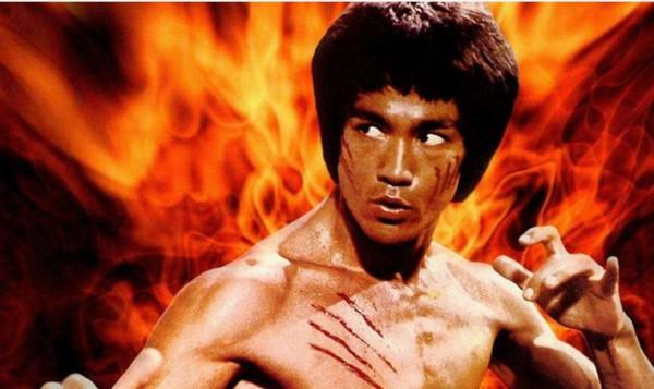 李小龍死在丁佩家裡，當年到底發生了什麼？42年後丁佩說的可信嗎