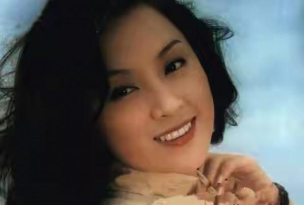 10個被時光遺忘的“瓊女郎”，個個我見猶憐，最大的已經77歲