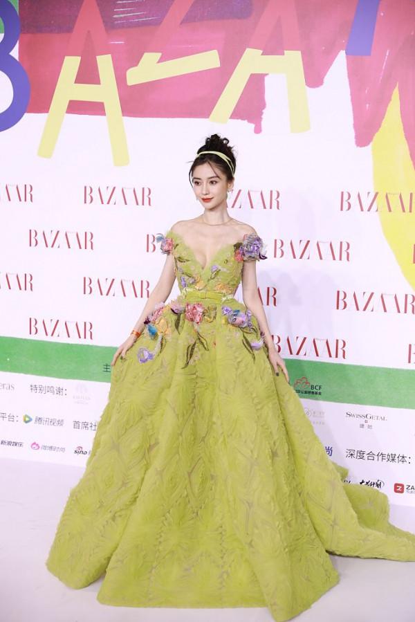 楊冪陳偉霆芭莎慈善夜親密牽手 楊穎景甜楊洋李現群星璀璨 楊冪陳偉霆芭莎慈善夜親密牽手 楊穎景甜楊洋李現群星璀璨