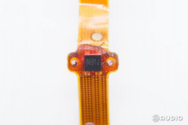 黑鯊鳳鳴真無線藍芽耳機拆解，自研超低延時，支援遊戲超低延時