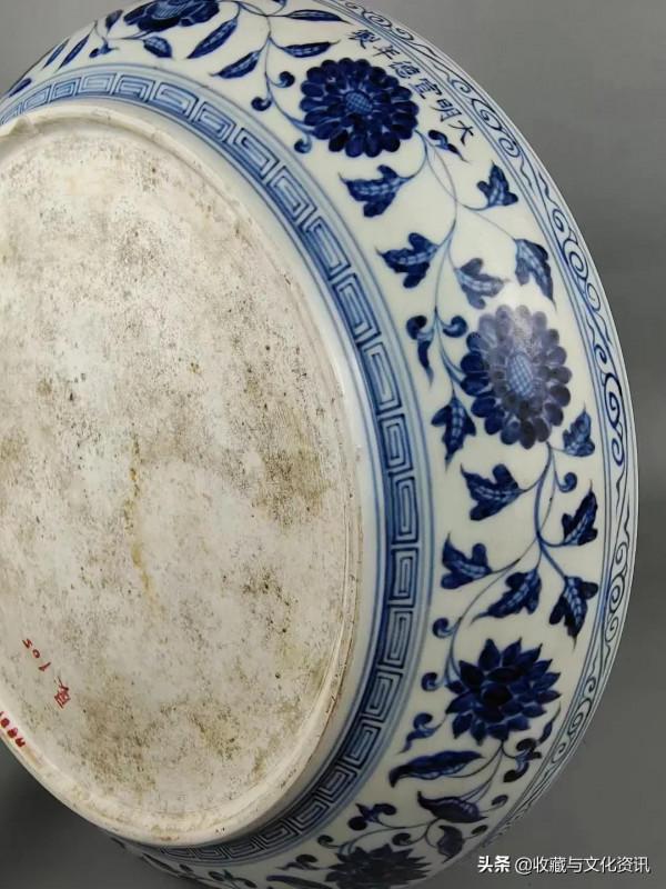 明代宣德款青花纏枝蓮紋大盤鑑賞