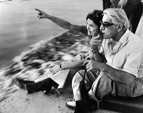 她獨自繼承了船王父親的全部遺產，卻四婚四離，38歲死於自家浴缸