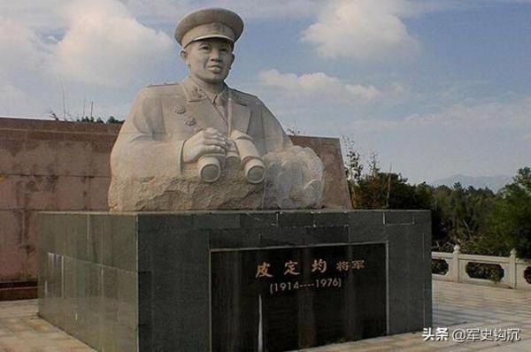 急行軍，皮定均部隊為何人人背個葫蘆？渡河時，才知葫蘆裡賣啥藥