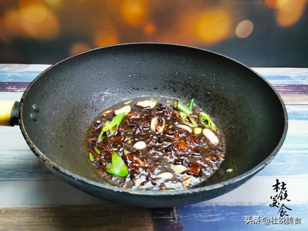 花200做了一鍋老北京滷煮火燒，1人1大碗，湯香肉爛貴點也值了