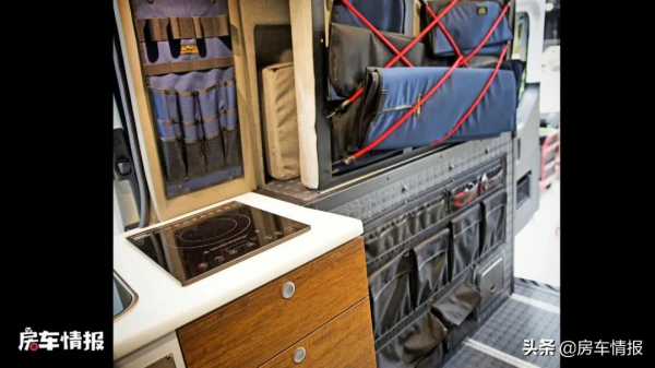 新款賓士4X4露營車，3.0T發動機配7AT，超大儲物空間兩人自駕夠用