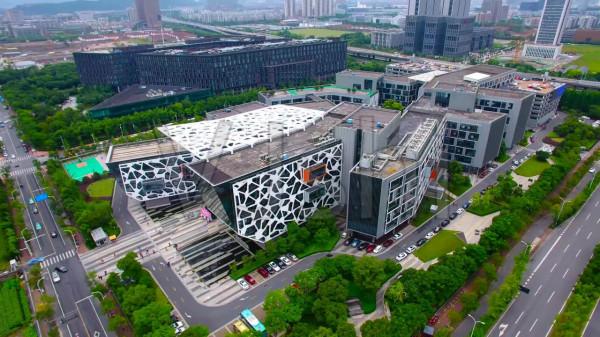 以企業總部來看全球市值前十高的科技公司——騰訊摩天樓傲視群雄