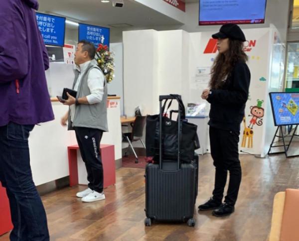 69歲曾志偉與好友遺孀逛街購物，兩人出雙入對七年，關係成謎