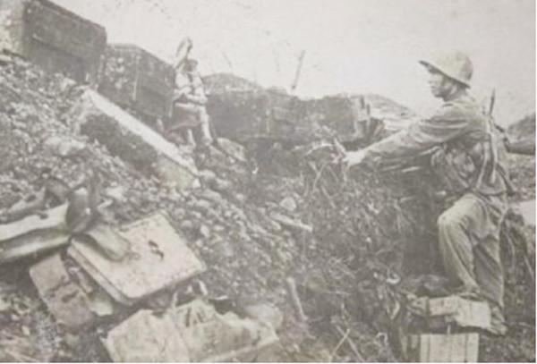 老山戰役：戰事有多慘烈，士兵打掃戰場時，岩石已碎成粉末