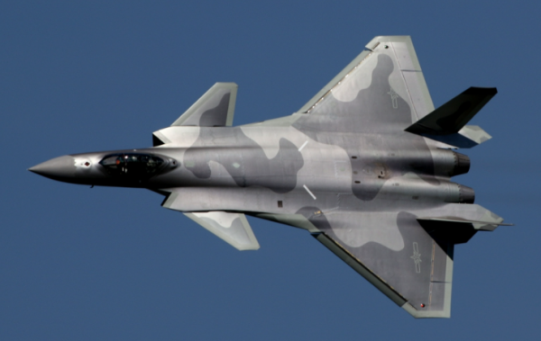 解放軍殲20批次裝備，美國空軍技術優勢不再，F35A戰機規模要考慮