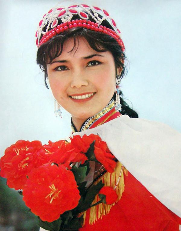 因《紅牡丹》走紅，後身患重病隱退，國民女神姜黎黎近況如何？