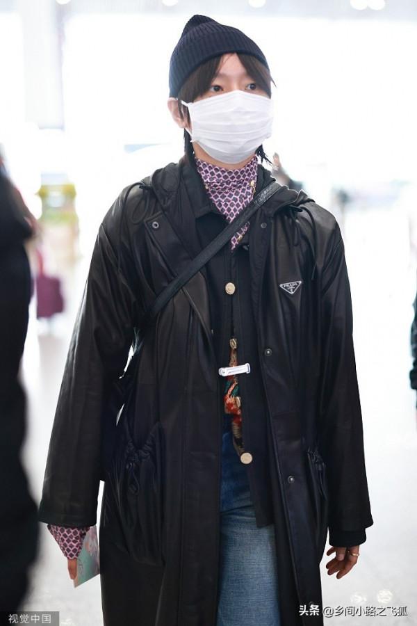 周筆暢皮風衣搭錐帽似好俏皮 牛仔褲配皮靴灑脫幹練