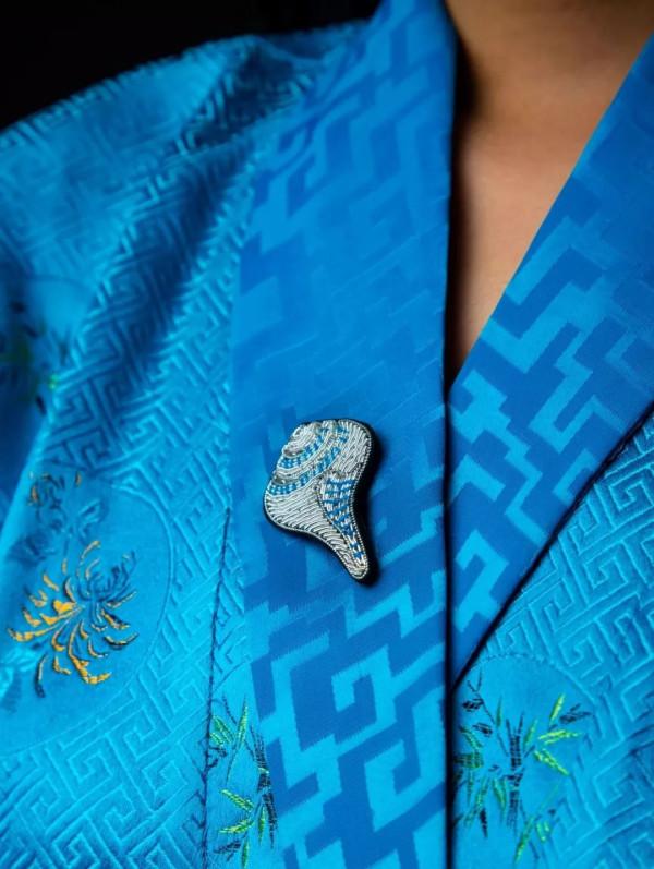 手工刺繡藏飾胸針，可以戴在身上的西藏“符號”