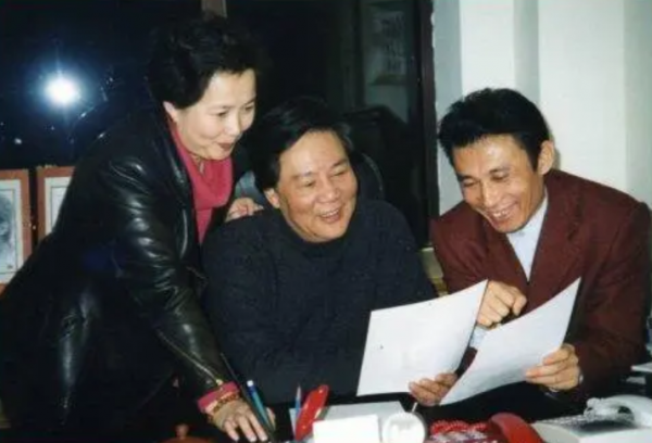 古月因與毛主席太像，被葉劍英紅筆圈定，李訥見到他止不住流淚