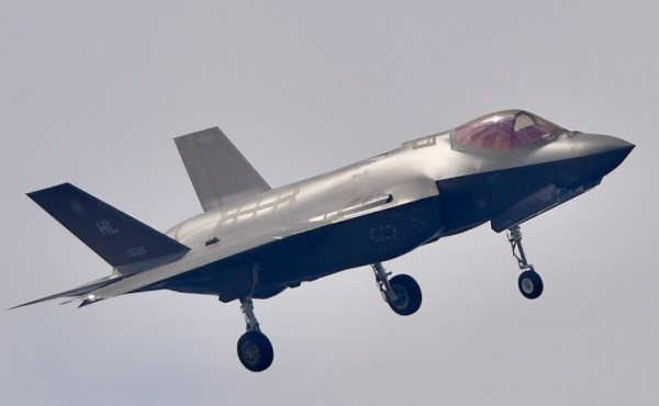 解放軍殲20批次裝備，美國空軍技術優勢不再，F35A戰機規模要考慮