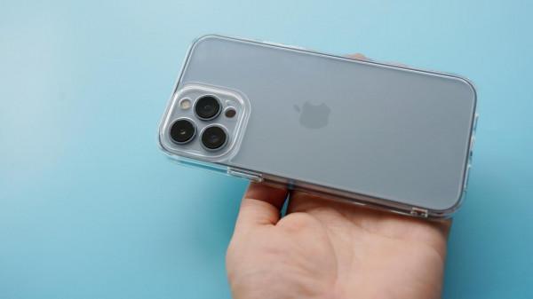 iphone 13 遠峰藍極簡開箱，給PRO MAX配MOMAX真挺搭