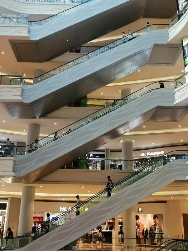 商場衝孔鋁單板電梯裝飾