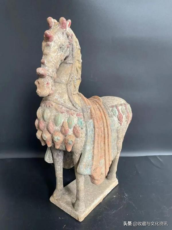 唐代陶馬擺件賞析