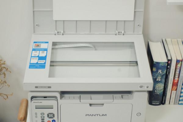 宅家辦公超強輔助：一機多用的奔圖M6202W印表機體驗