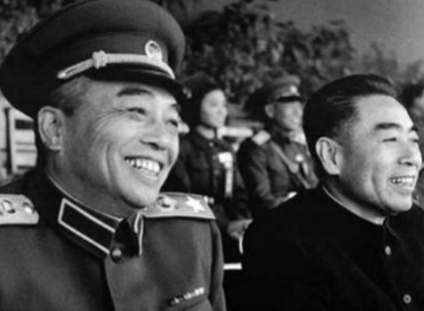 朝鮮戰場，彭德懷被上千名美國傘兵包圍：只有2名警衛，如何突圍