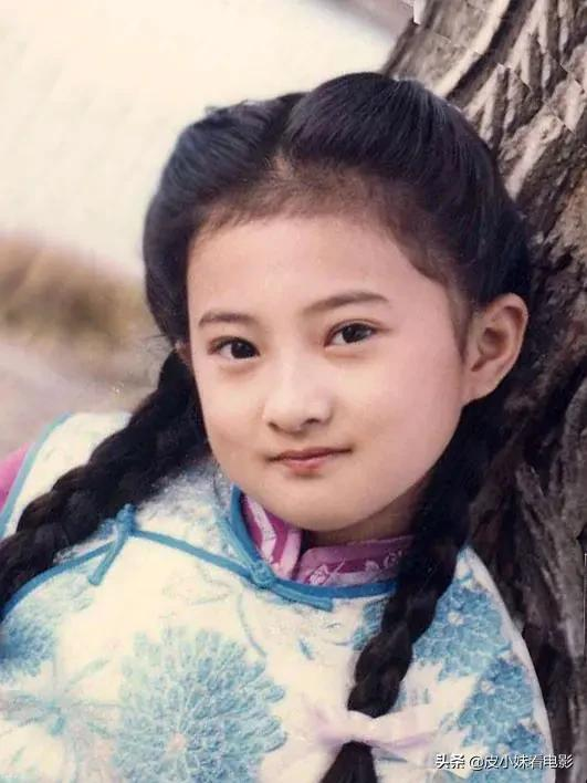 著名童星金銘：9歲爆紅成團寵、在巔峰時退圈，她都經歷了什麼？