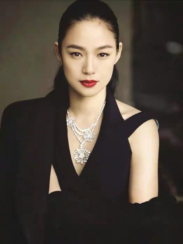 張藝謀老婆和姜文老婆同框,同穿黑白連衣裙,誰更勝一籌? 張藝謀老婆和姜文老婆同框,同穿黑白連衣裙,誰更勝一籌?