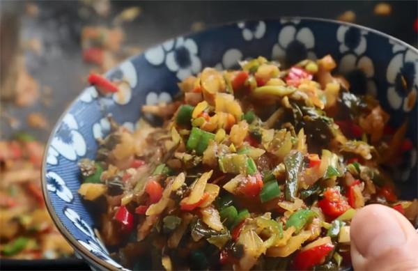 玉米麵最好吃的做法,開水一燙,鍋裡一蒸,香甜鬆軟有嚼勁,真香 玉米麵最好吃的做法,開水一燙,鍋裡一蒸,香甜鬆軟有嚼勁,真香