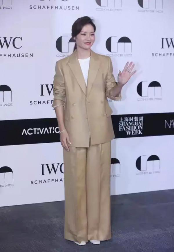 時裝週大咖齊聚!朱婷李娜穿西裝成為焦點,比孫儷何超蓮都要驚豔 時裝週大咖齊聚!朱婷李娜穿西裝成為焦點,比孫儷何超蓮都要驚豔
