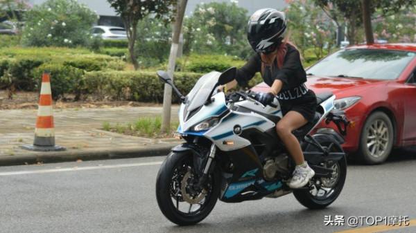 國產小排量雙缸跑車新標杆 QJMOTOR賽350雙碟版實拍 國產小排量雙缸跑車新標杆 QJMOTOR賽350雙碟版實拍